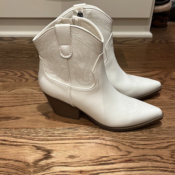 WHITE Indigo Rd Alydia Western Boots - Picture 4 of 5